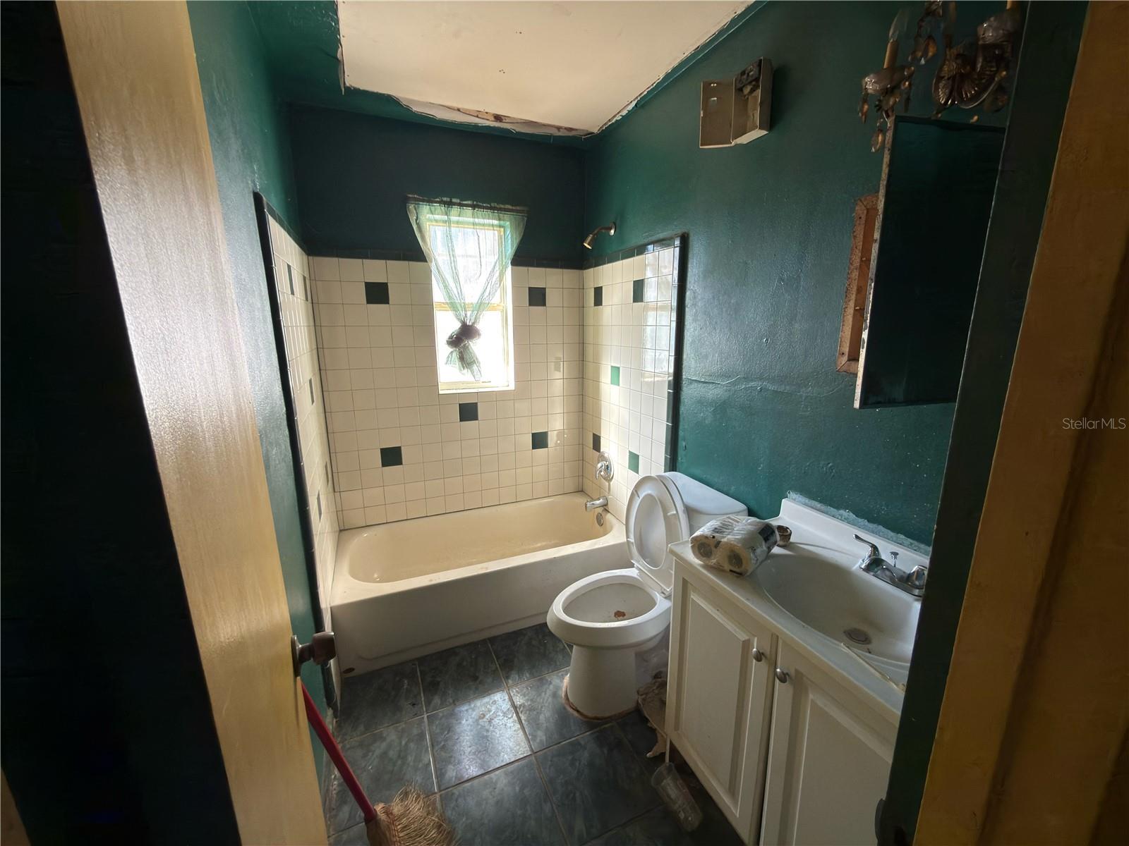 Image 26 of 38 For 7720 Arezzo Avenue