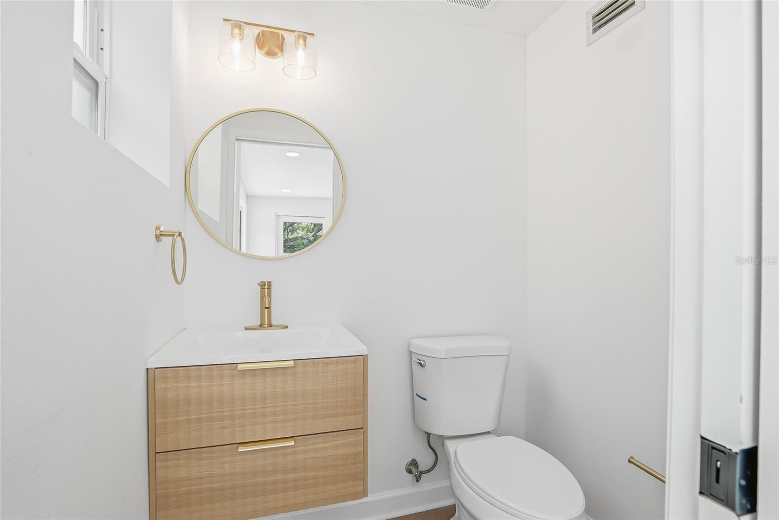 Image 18 of 43 For 4909 Zion Street