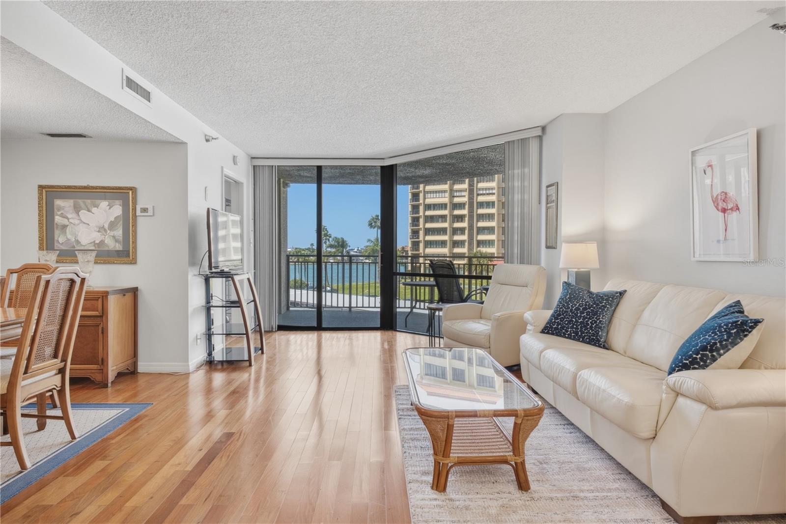 Image 10 of 43 For 690 Island Way 307