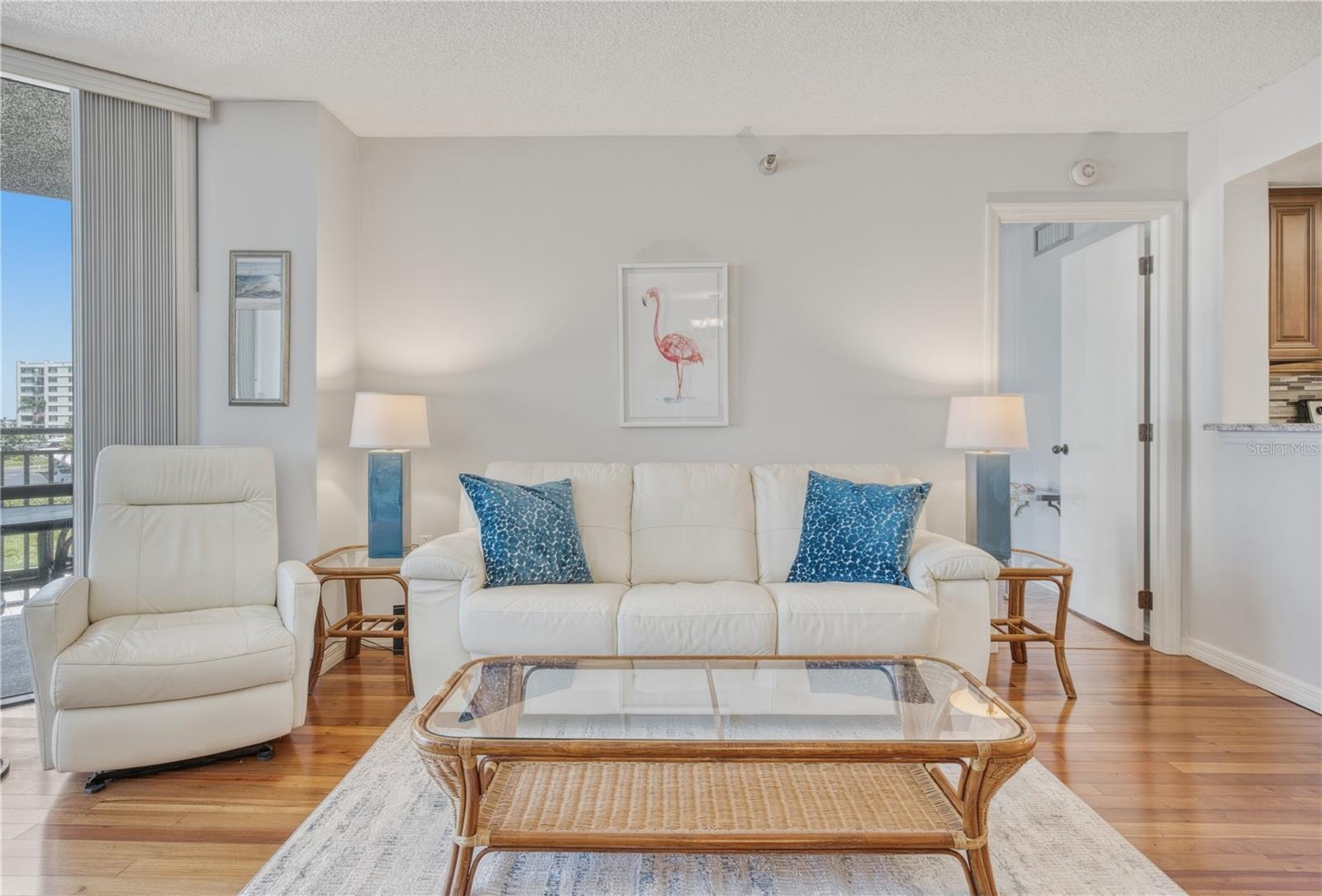 Image 13 of 43 For 690 Island Way 307