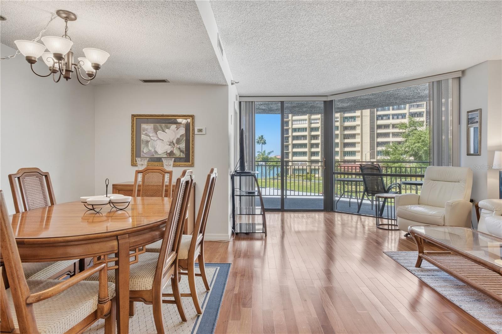 Image 14 of 43 For 690 Island Way 307