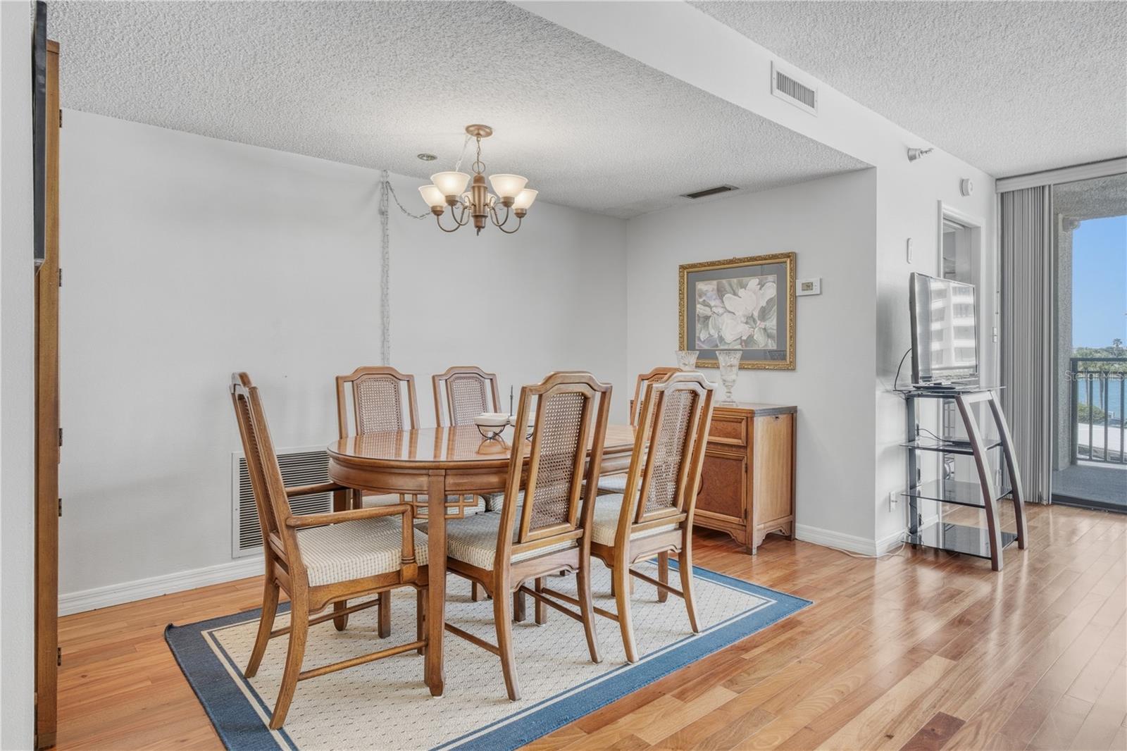 Image 16 of 43 For 690 Island Way 307