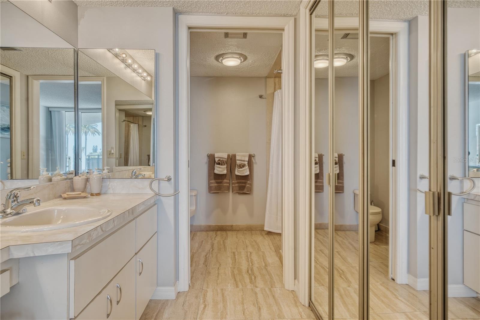 Image 20 of 43 For 690 Island Way 307