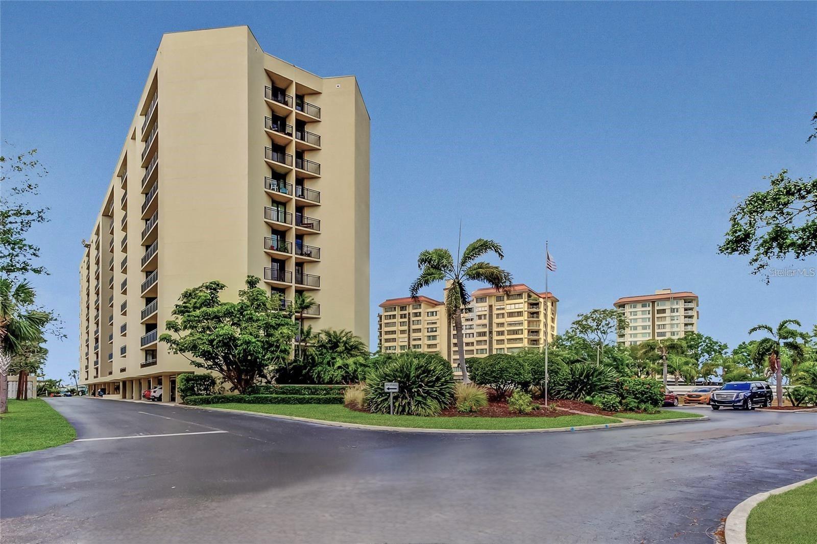 Image 27 of 43 For 690 Island Way 307