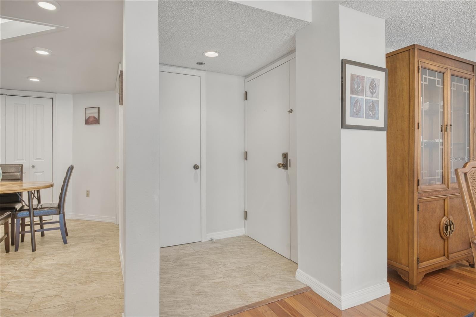 Image 4 of 43 For 690 Island Way 307