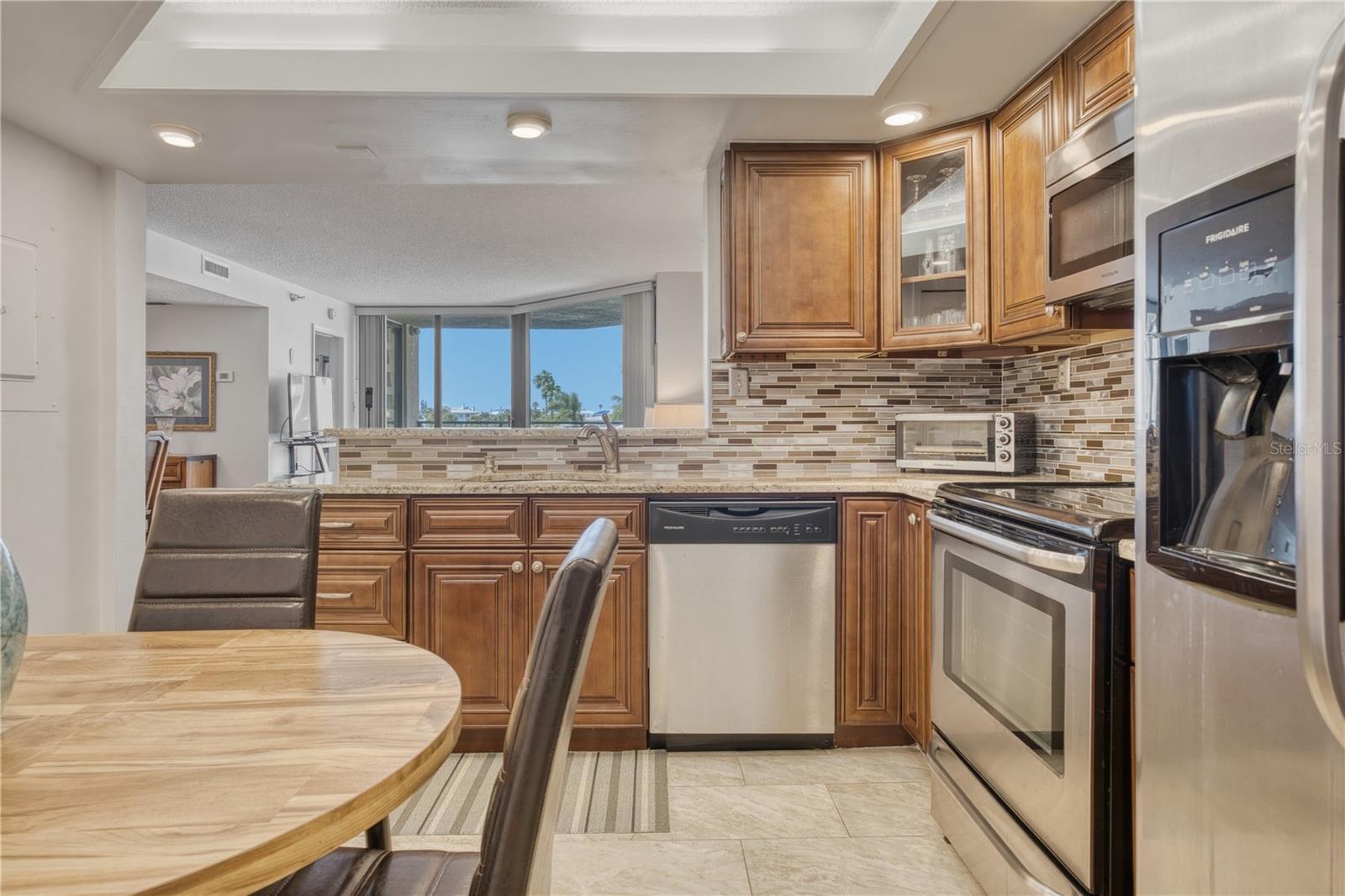 Image 7 of 43 For 690 Island Way 307