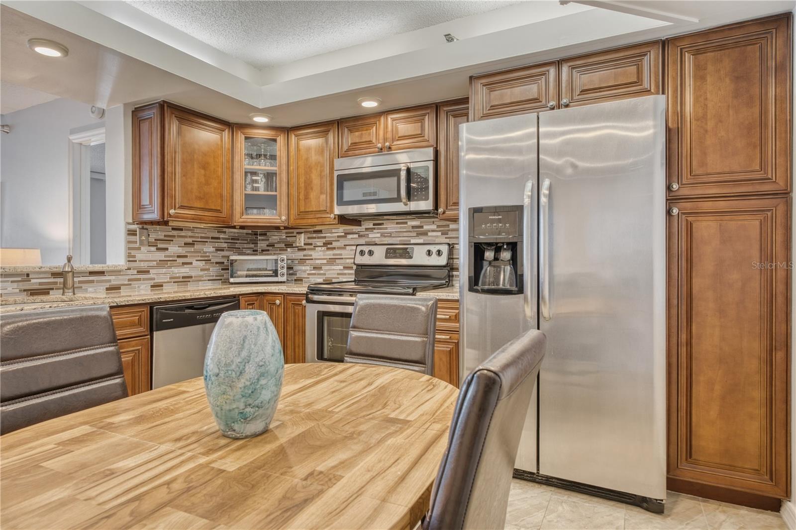 Image 8 of 43 For 690 Island Way 307