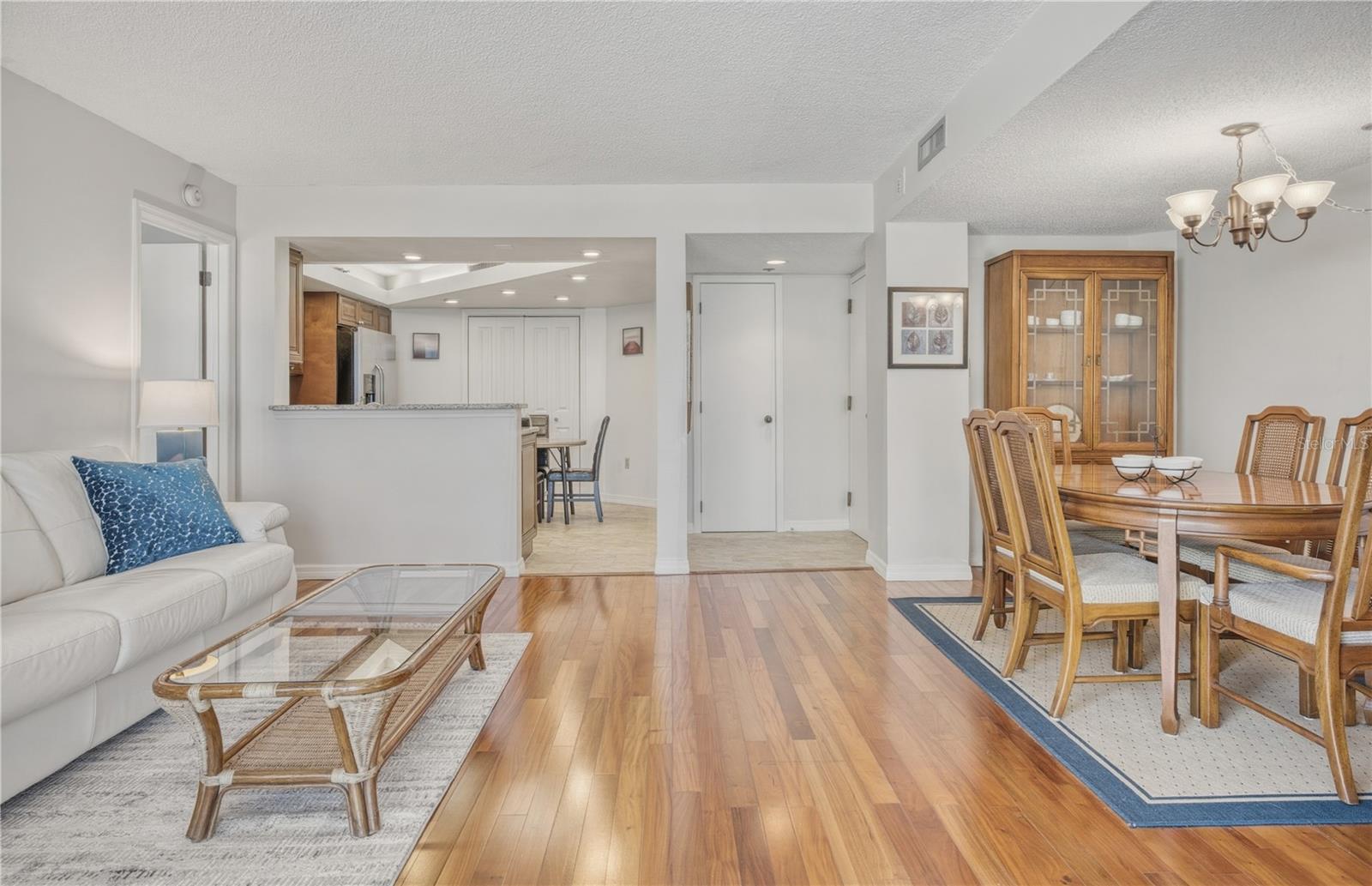 Image 9 of 43 For 690 Island Way 307