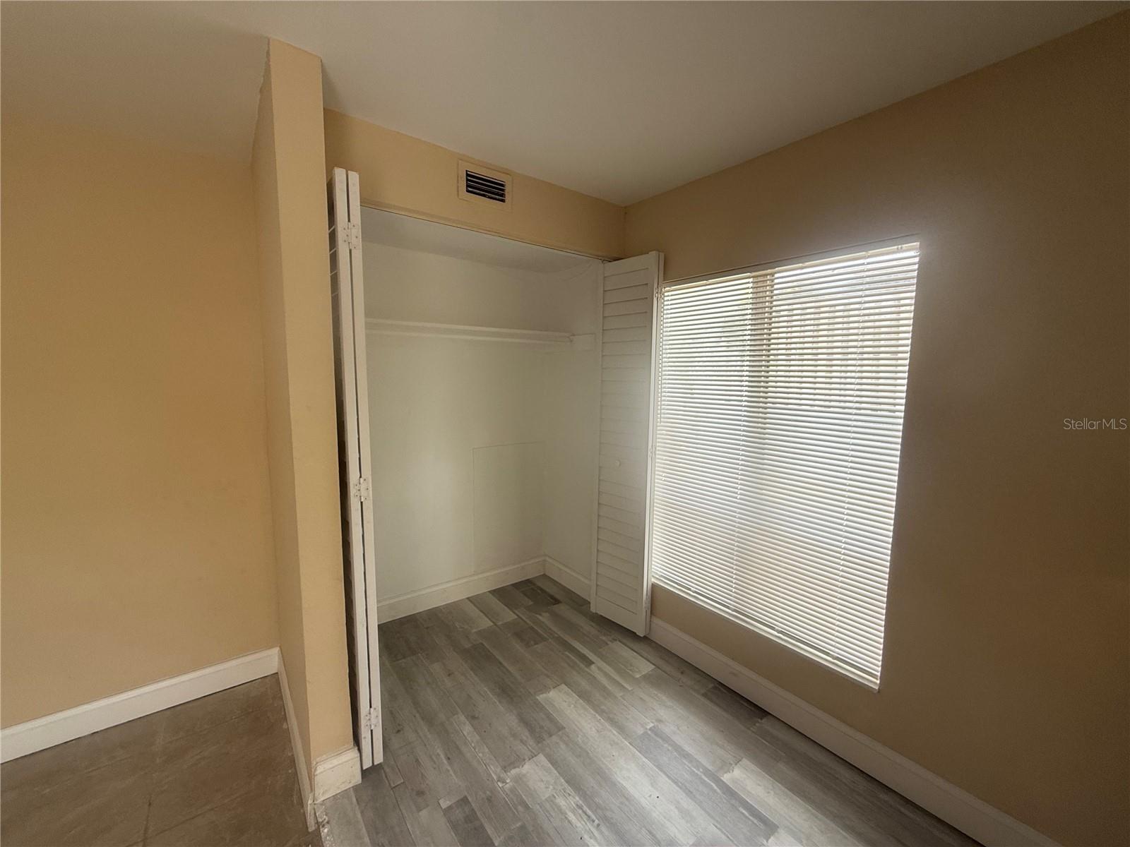 Image 8 of 10 For 7601 Paula Drive 3