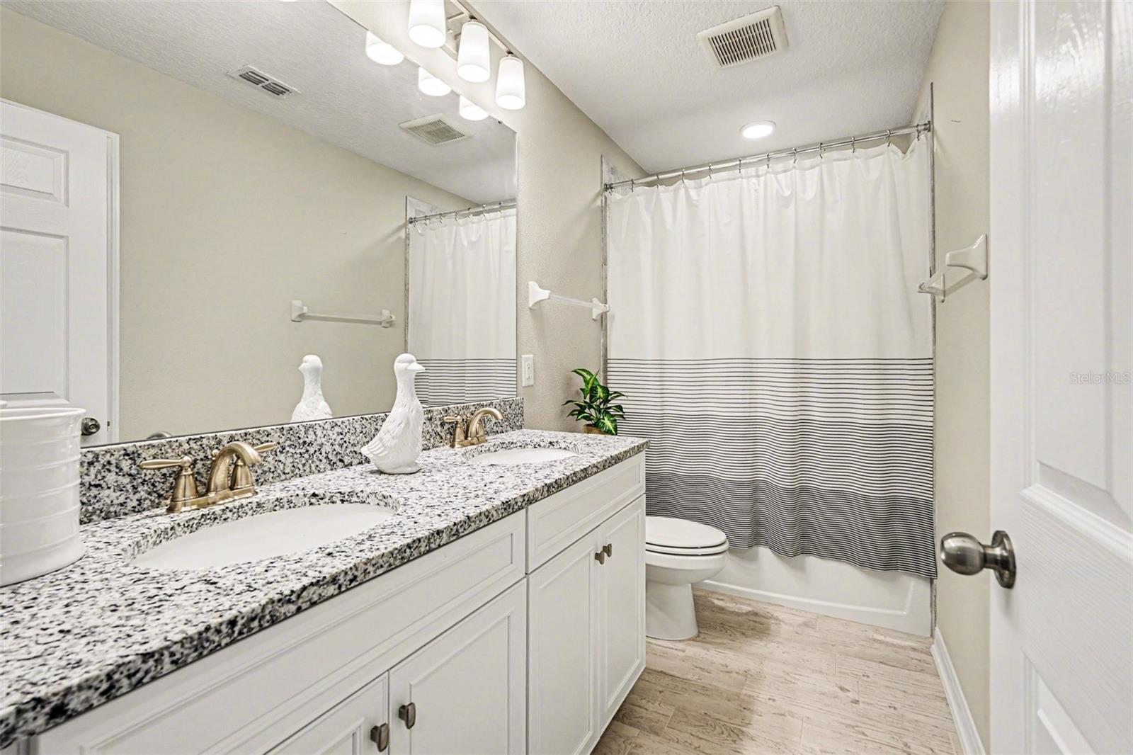 Image 24 of 42 For 4902 Eagle Rock Drive