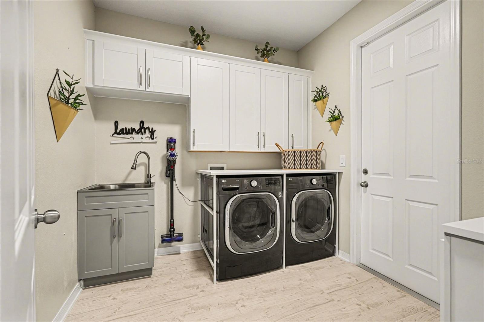 Image 29 of 42 For 4902 Eagle Rock Drive