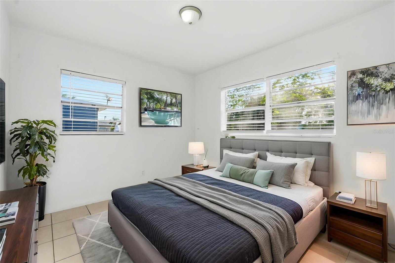 Image 10 of 24 For 519 Hampton Avenue