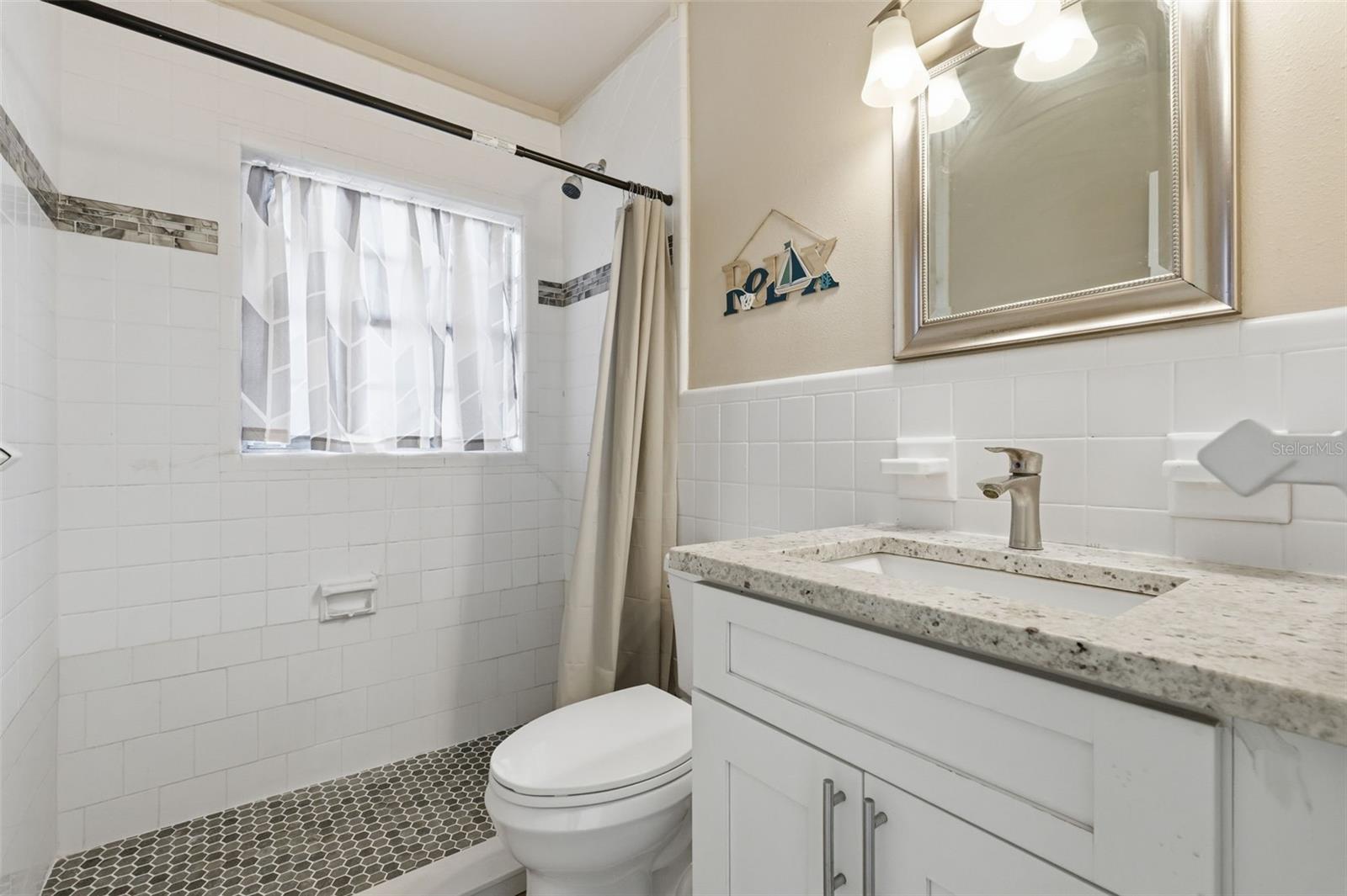 Image 11 of 24 For 519 Hampton Avenue