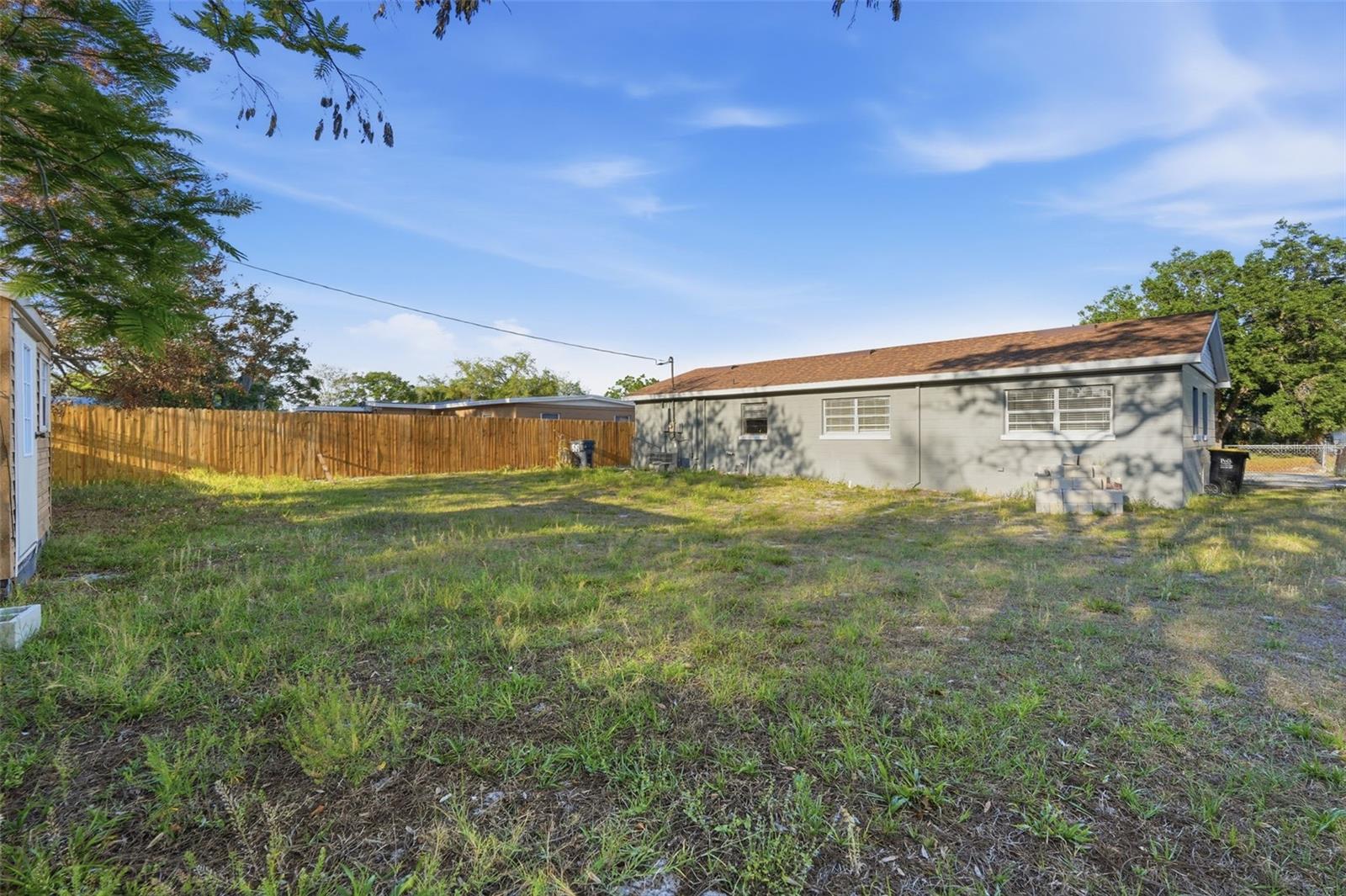 Image 17 of 24 For 519 Hampton Avenue