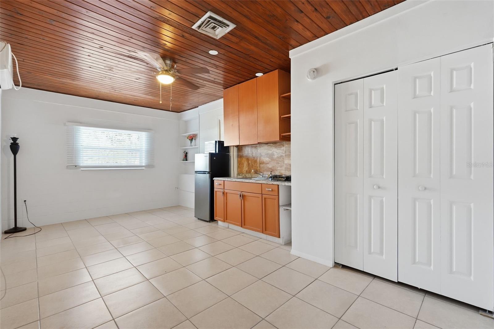 Image 18 of 24 For 519 Hampton Avenue