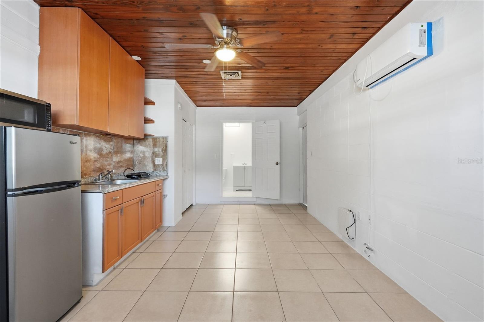 Image 19 of 24 For 519 Hampton Avenue