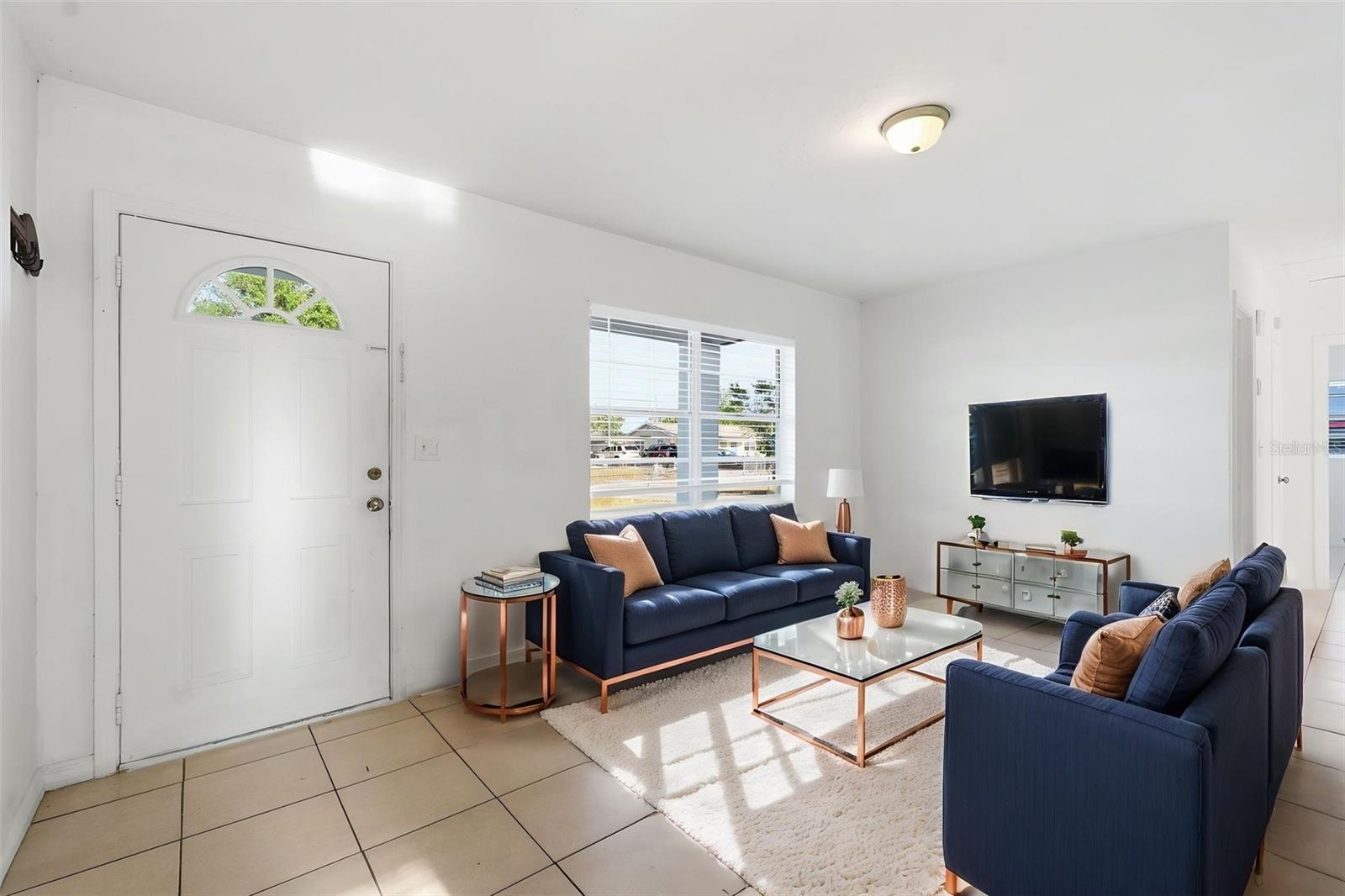 Image 2 of 24 For 519 Hampton Avenue