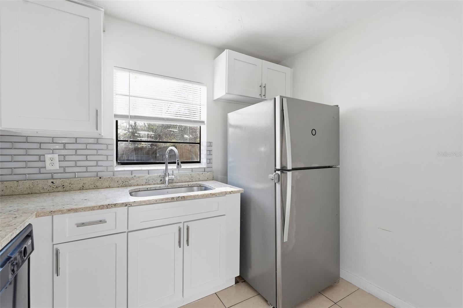 Image 7 of 24 For 519 Hampton Avenue