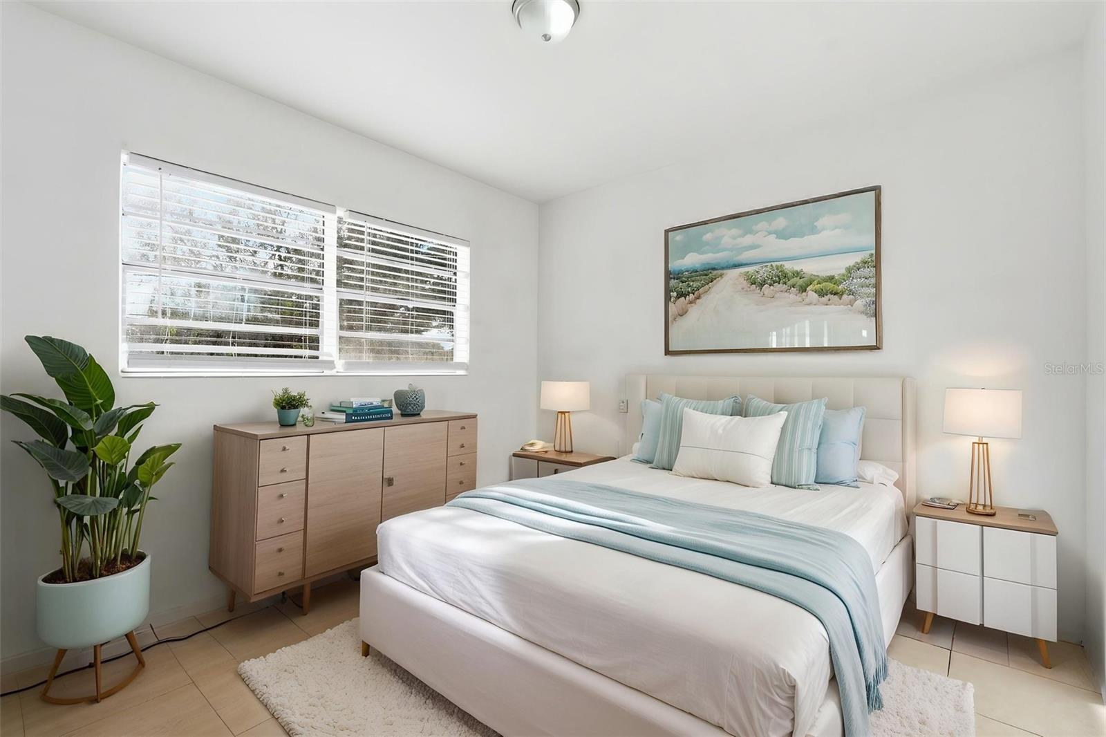 Image 8 of 24 For 519 Hampton Avenue