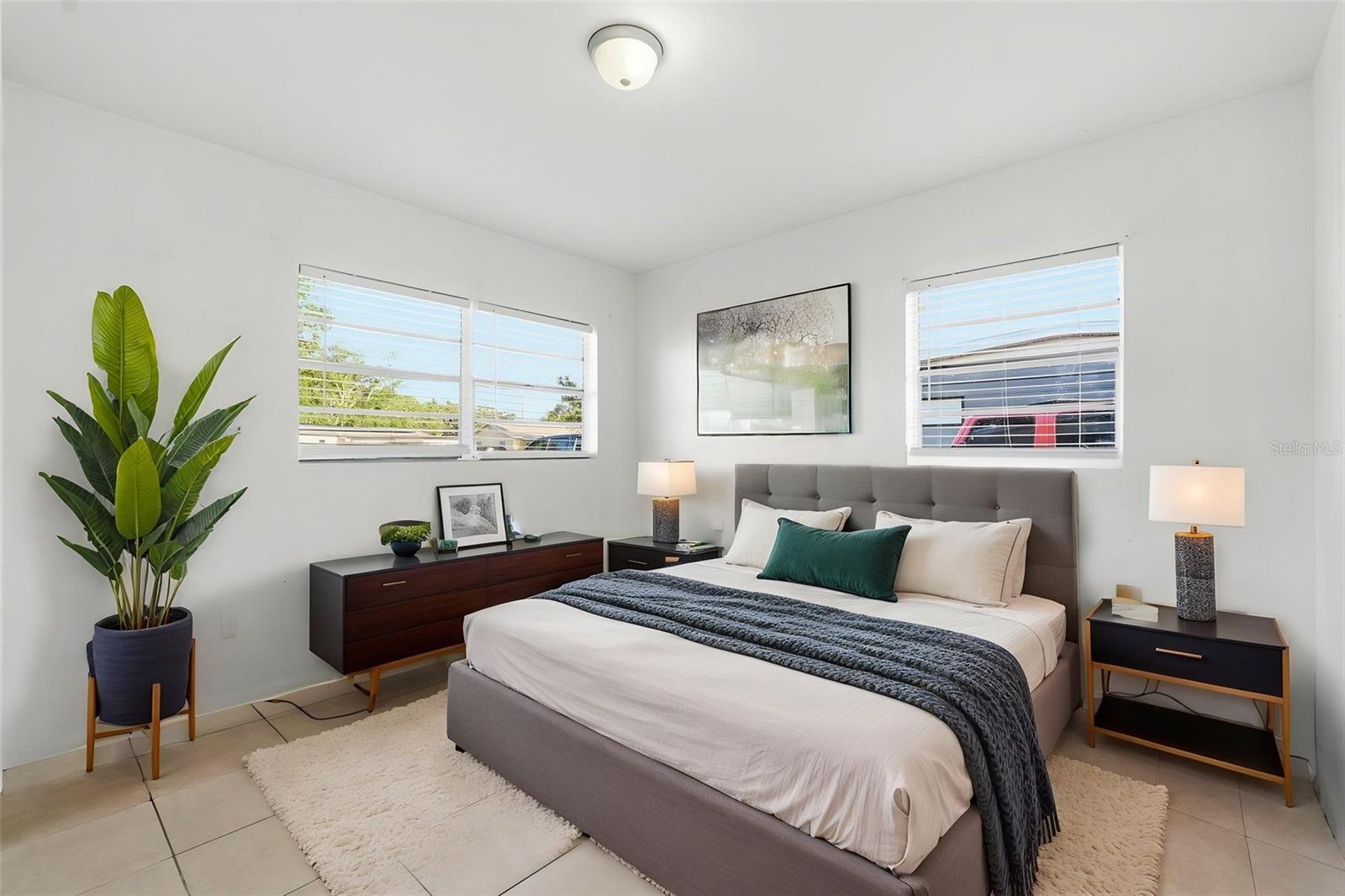 Image 9 of 24 For 519 Hampton Avenue