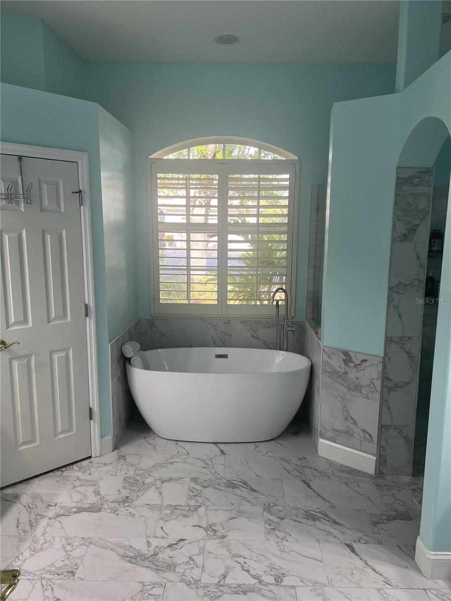 Image 17 of 29 For 360 Cedarbrook Court