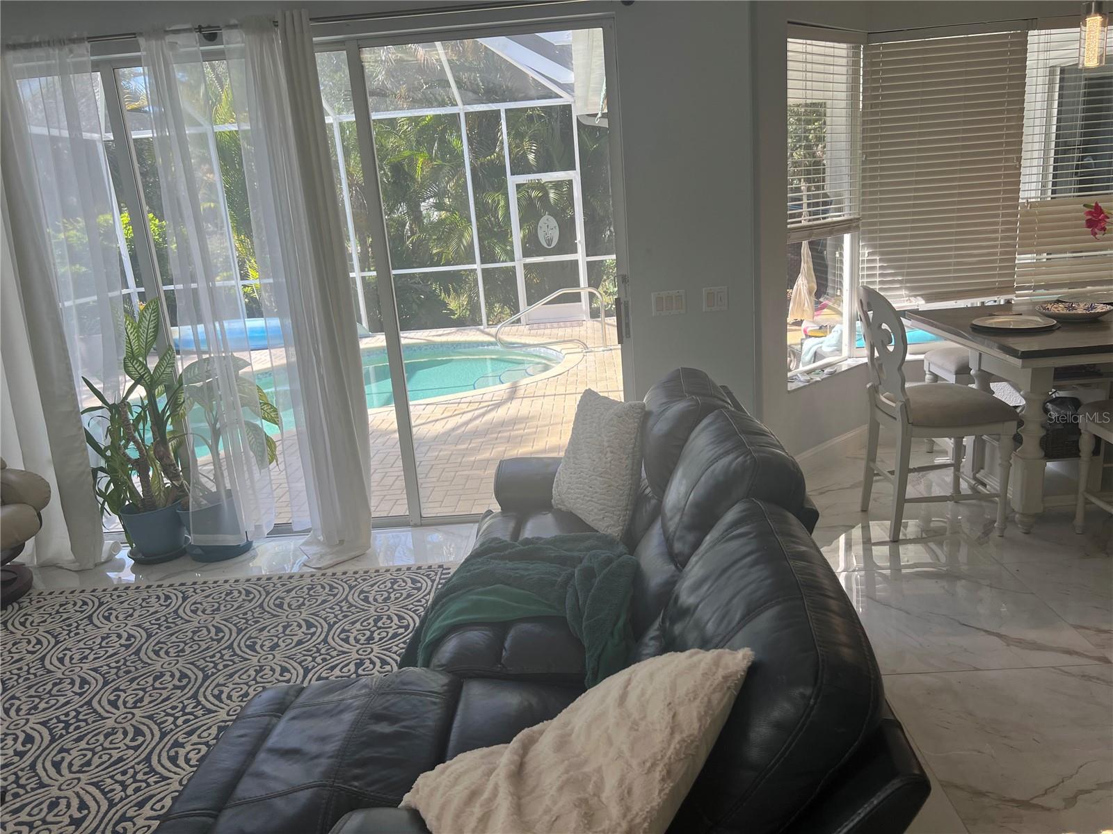 Image 20 of 29 For 360 Cedarbrook Court