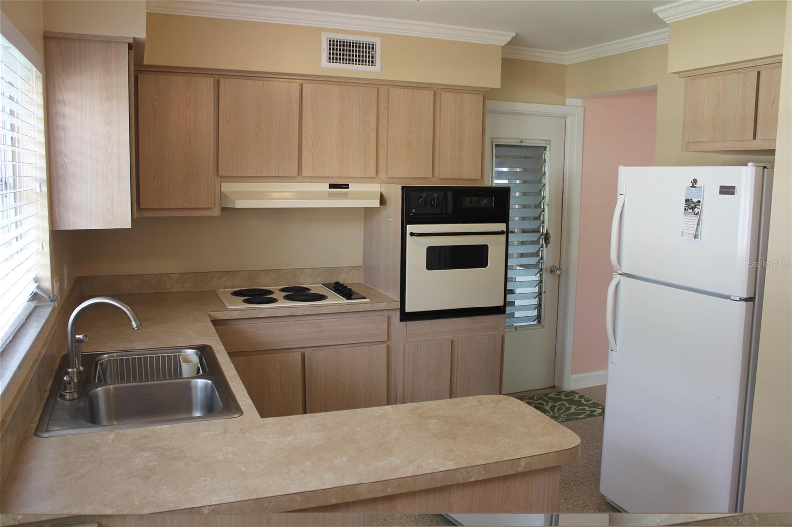 Image 2 of 21 For 2025 Pine Ridge Drive