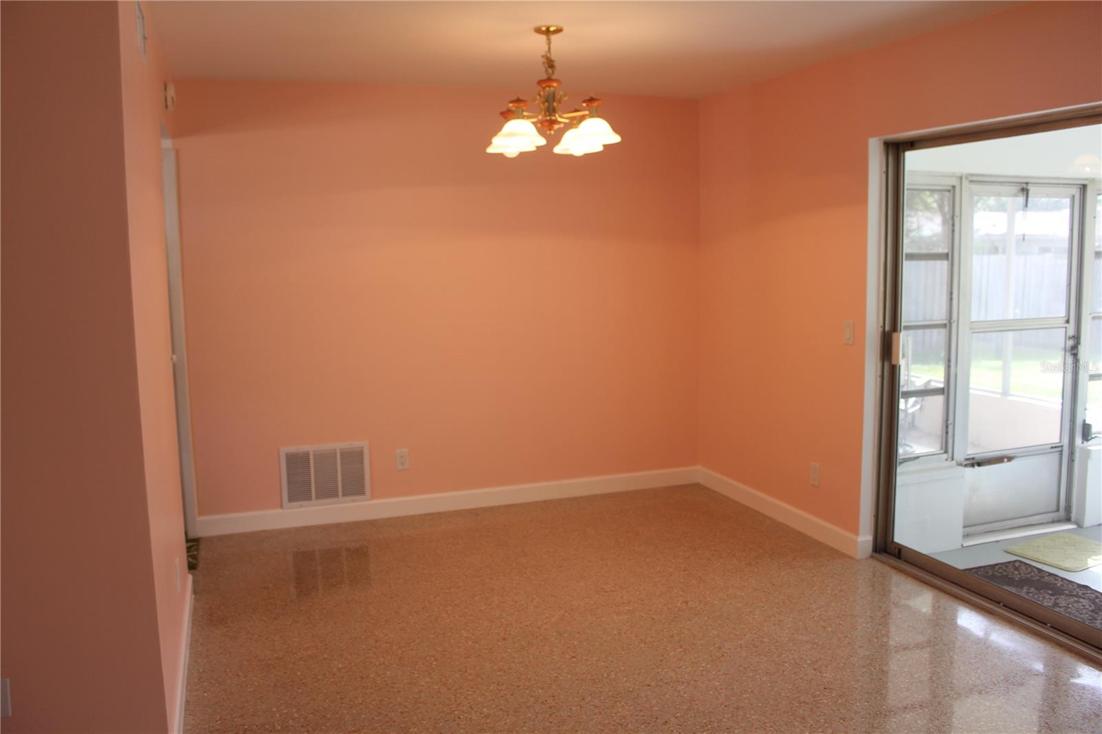 Image 4 of 21 For 2025 Pine Ridge Drive