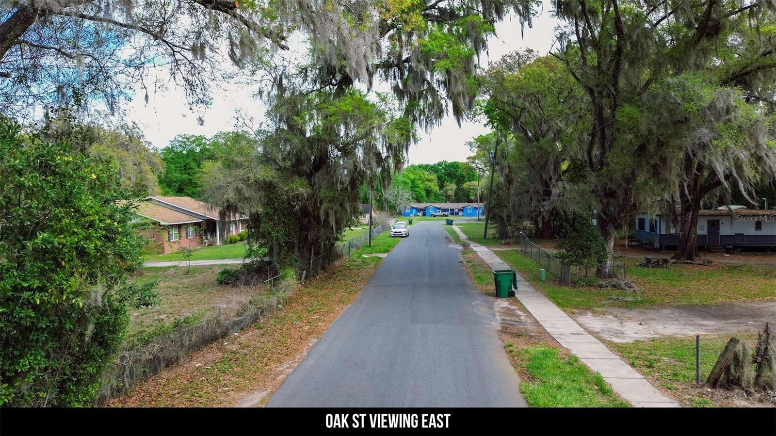 Image 26 of 46 For  Oak St  