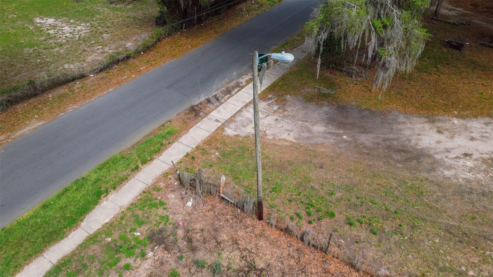 Image 33 of 46 For  Oak St  