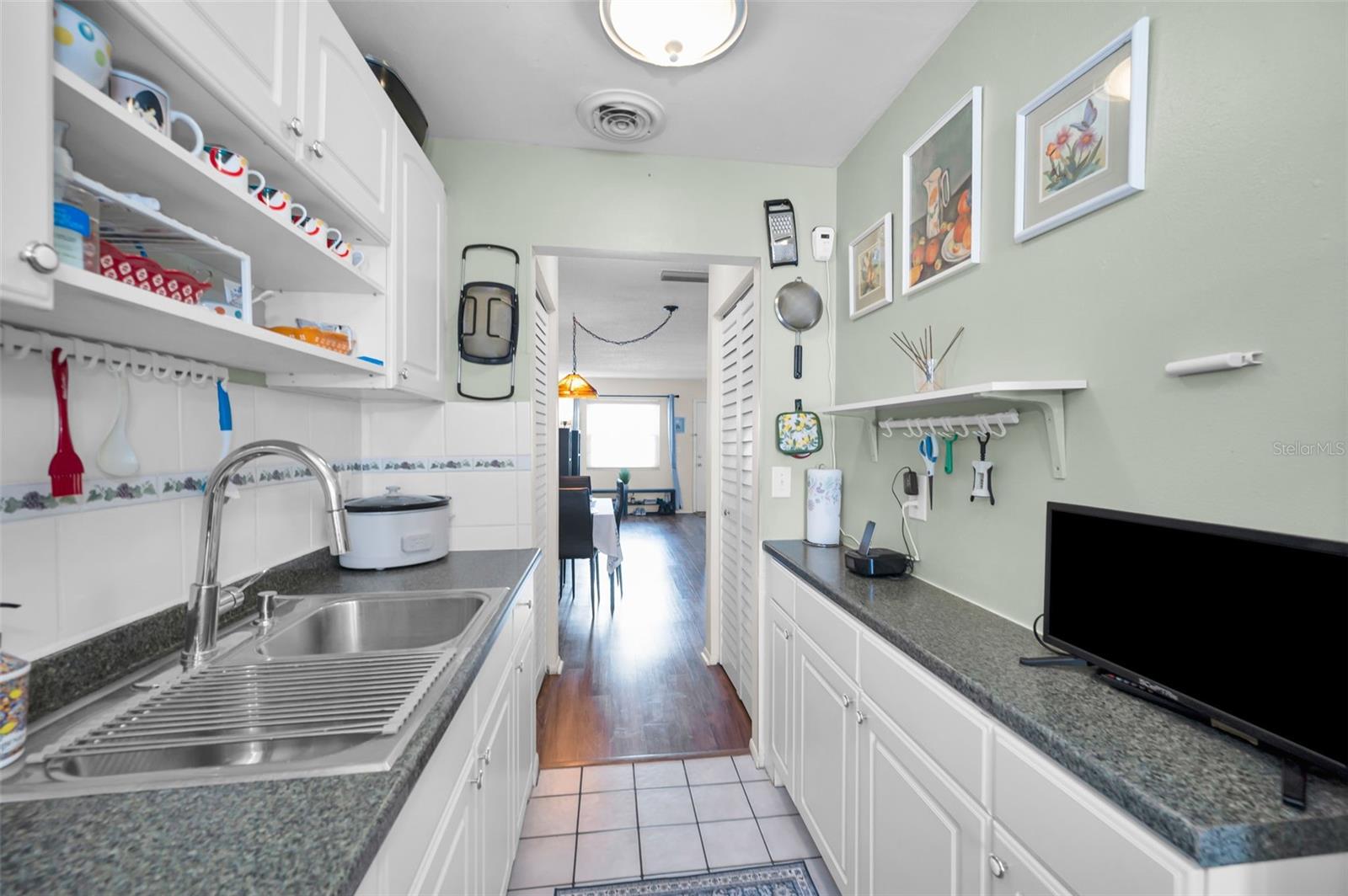 Image 18 of 46 For 5969 Terrace Park Drive N 303