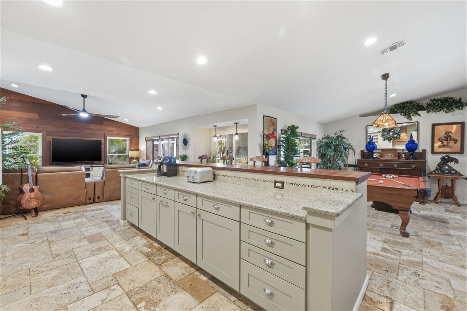 Image 11 of 37 For 10424 Tara Drive