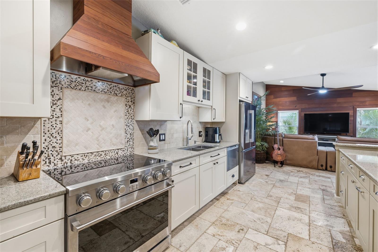 Image 12 of 37 For 10424 Tara Drive