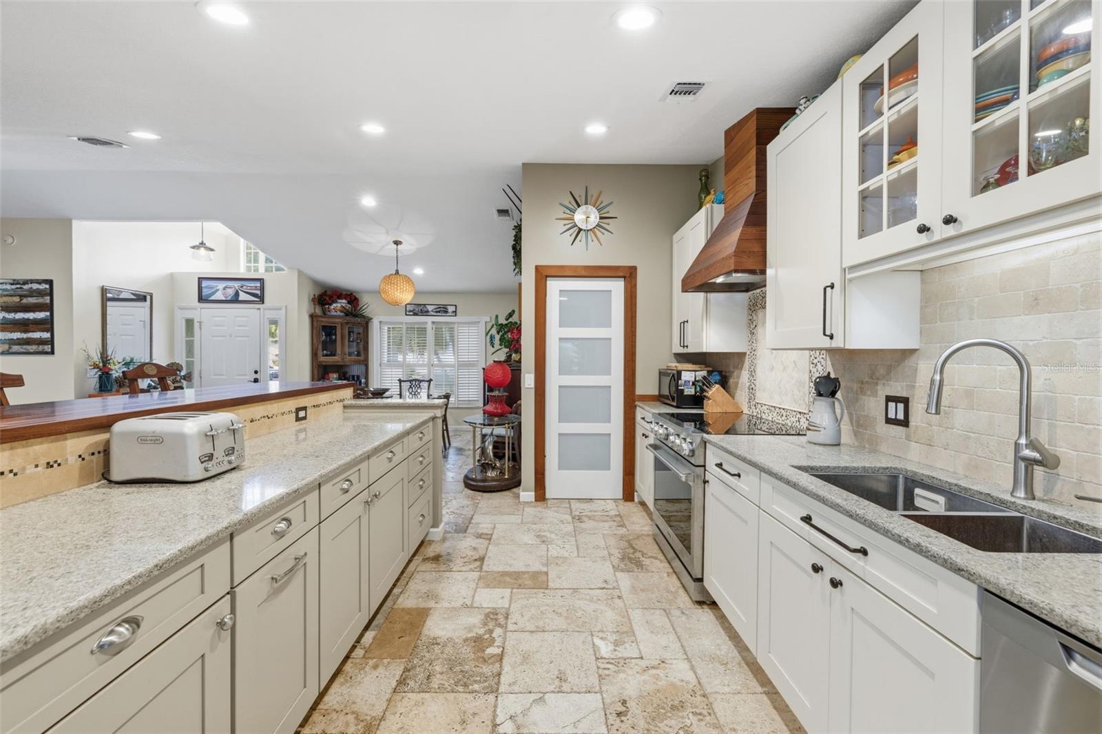 Image 13 of 37 For 10424 Tara Drive