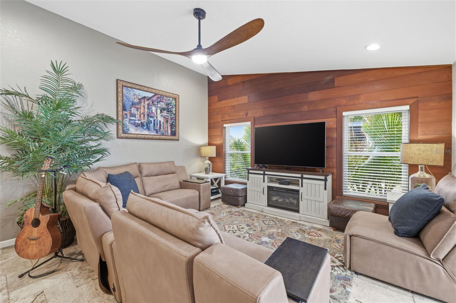 Image 14 of 37 For 10424 Tara Drive