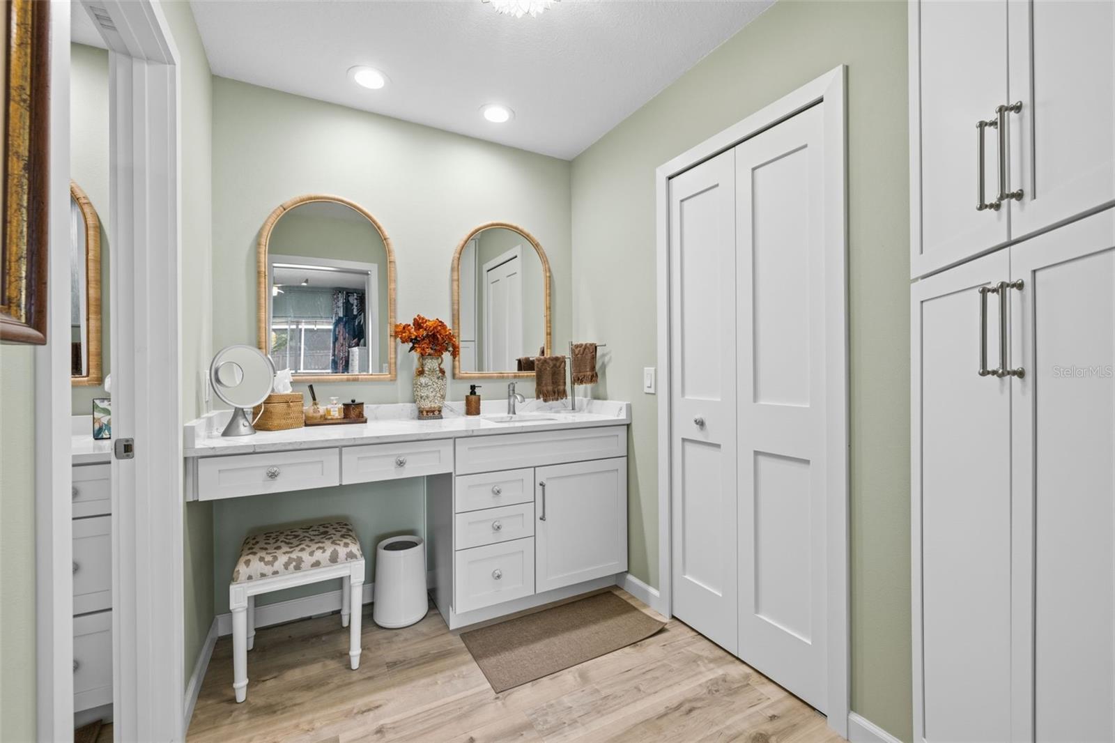 Image 17 of 37 For 10424 Tara Drive