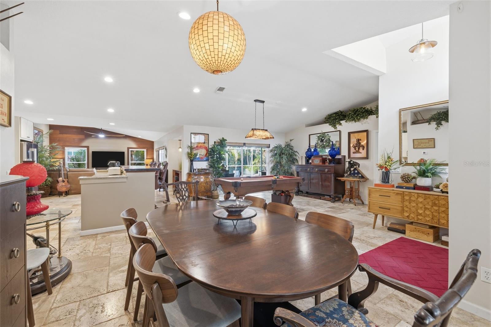 Image 7 of 37 For 10424 Tara Drive