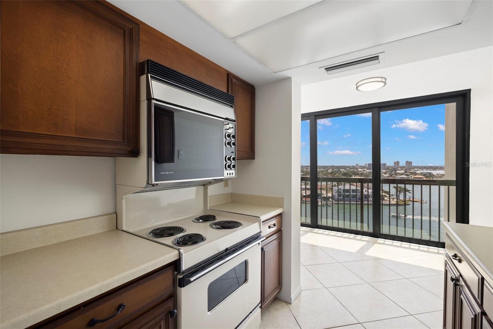 Image 20 of 64 For 9425 Blind Pass Road 1008