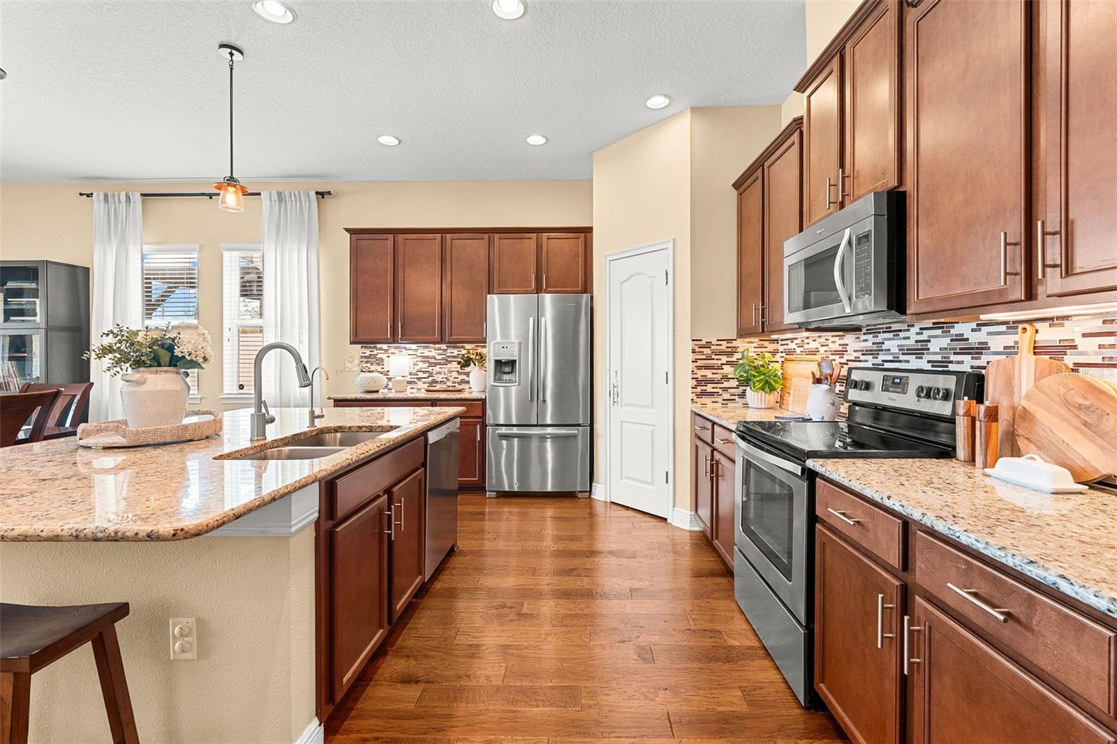 Listing photo id 9 for 8115 Champions Forest Way