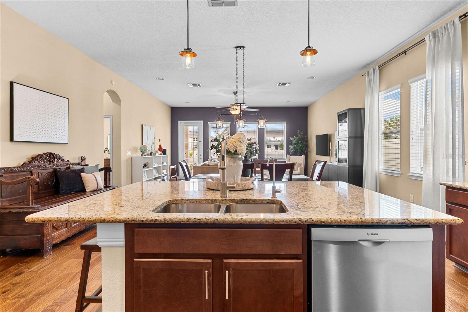 Listing photo id 10 for 8115 Champions Forest Way