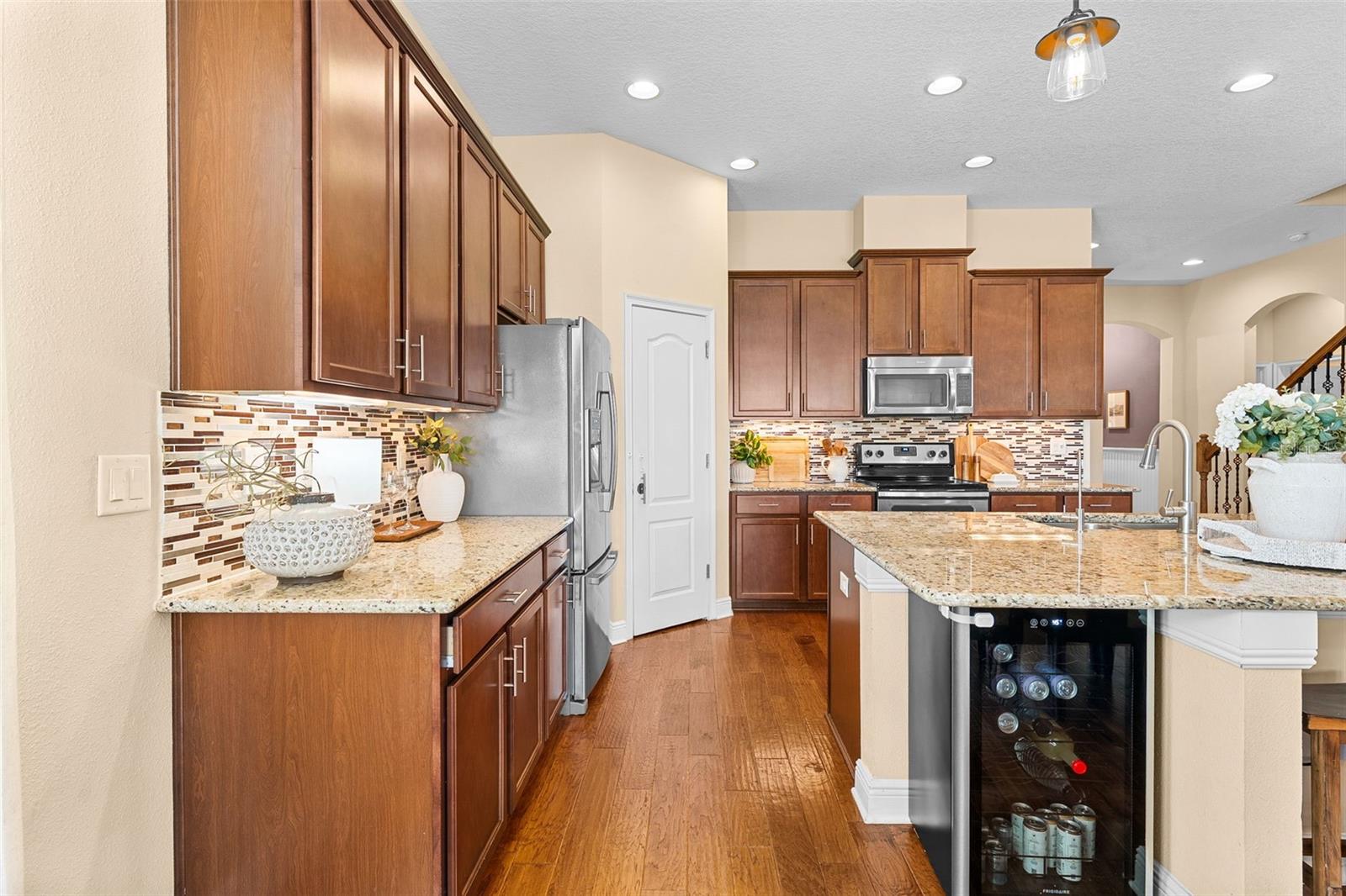 Listing photo id 13 for 8115 Champions Forest Way