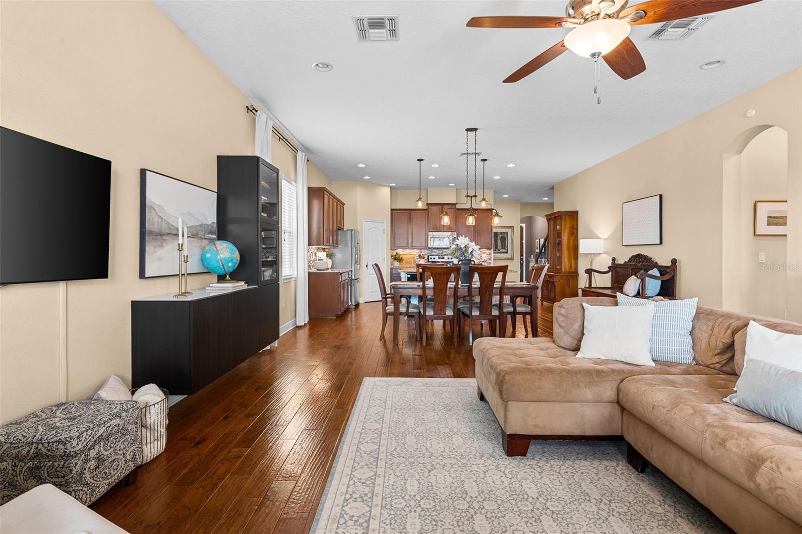 Listing photo id 15 for 8115 Champions Forest Way