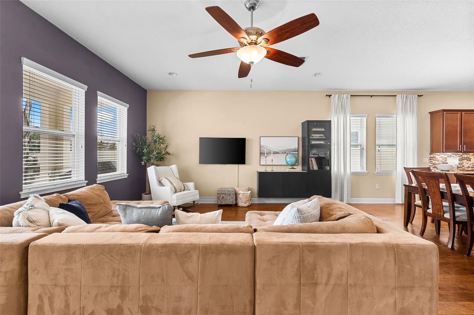 Listing photo id 16 for 8115 Champions Forest Way