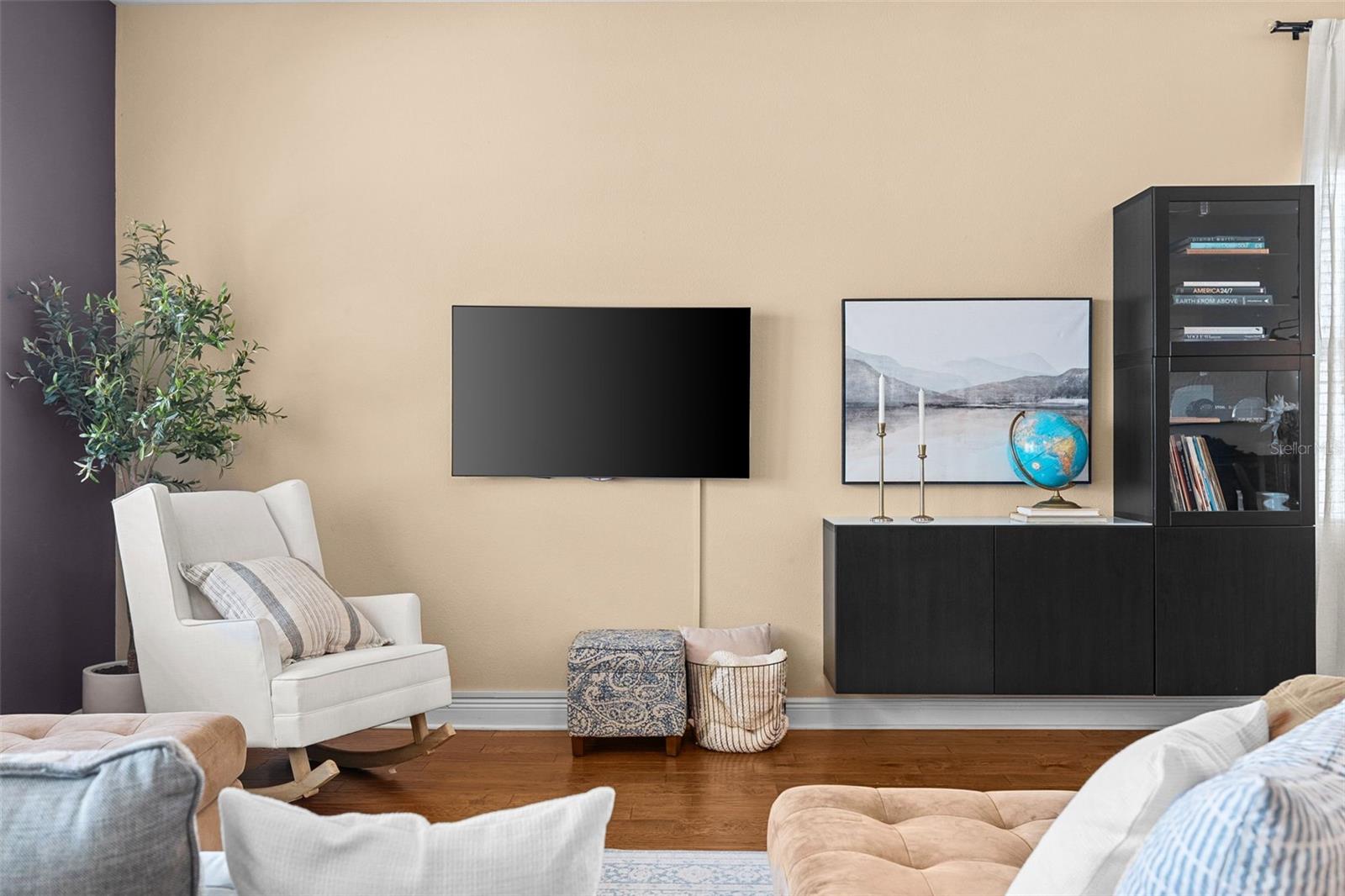 Listing photo id 17 for 8115 Champions Forest Way