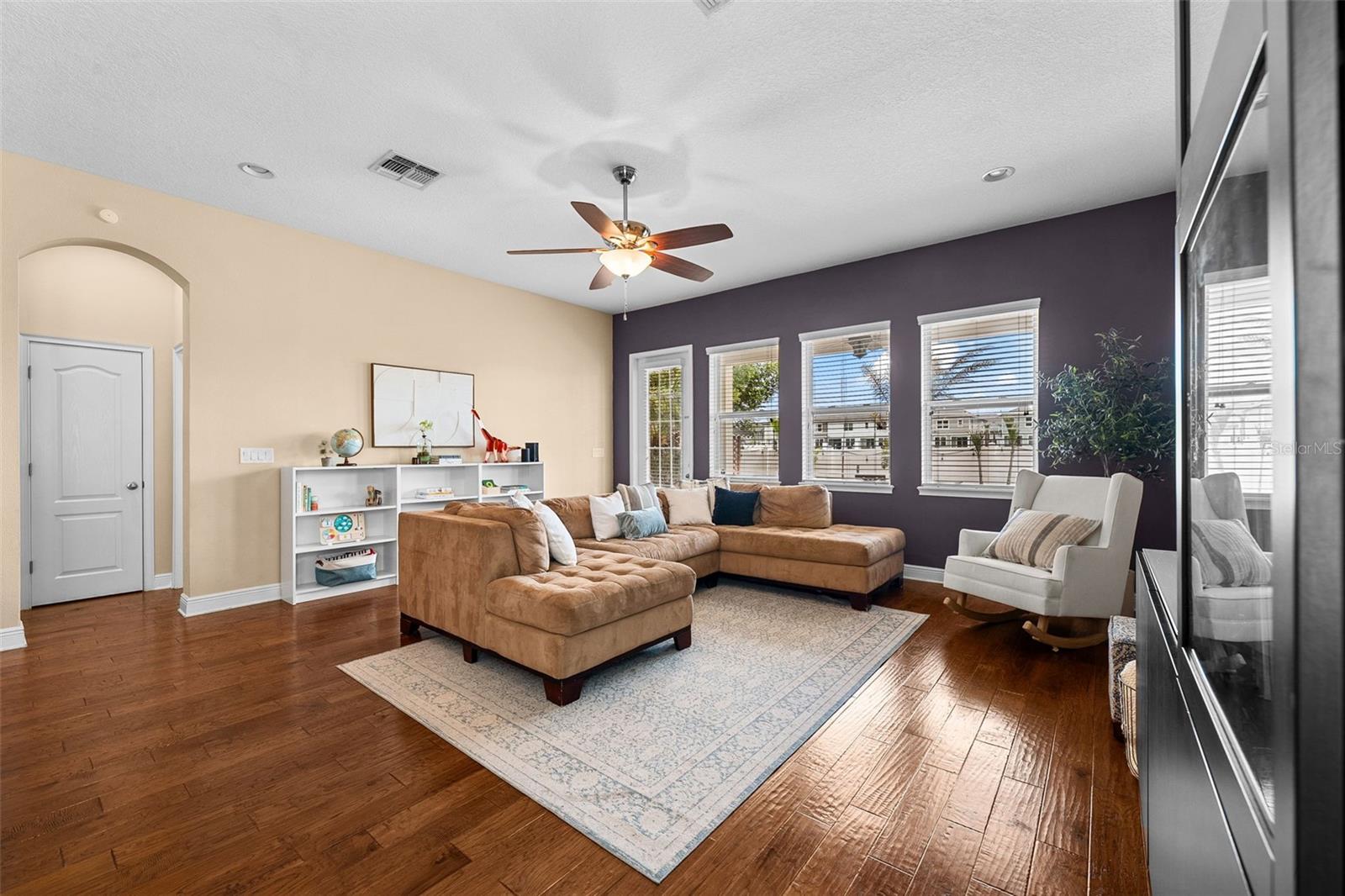 Listing photo id 19 for 8115 Champions Forest Way