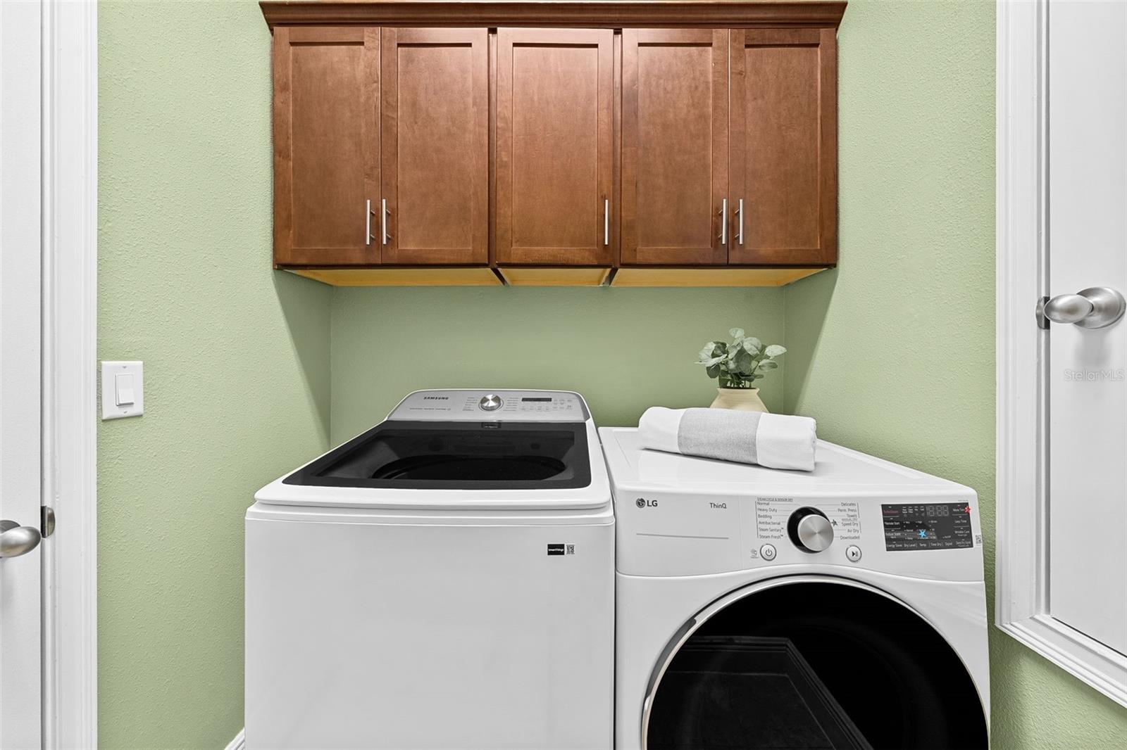 Listing photo id 32 for 8115 Champions Forest Way