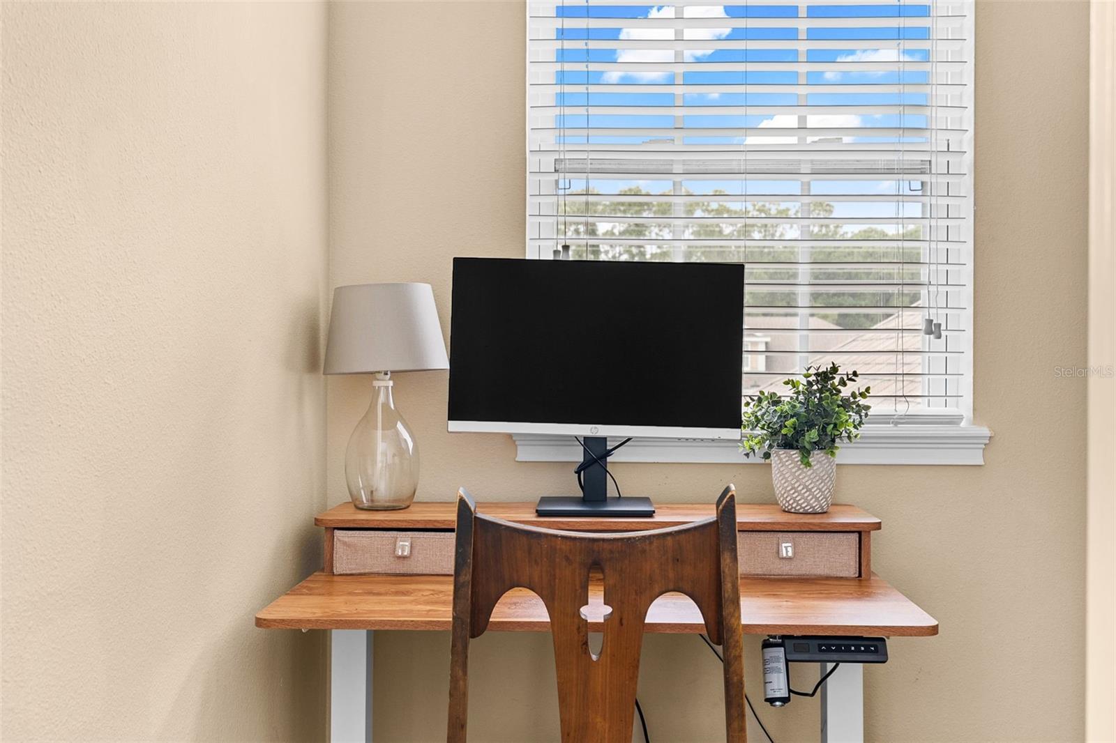 Listing photo id 38 for 8115 Champions Forest Way