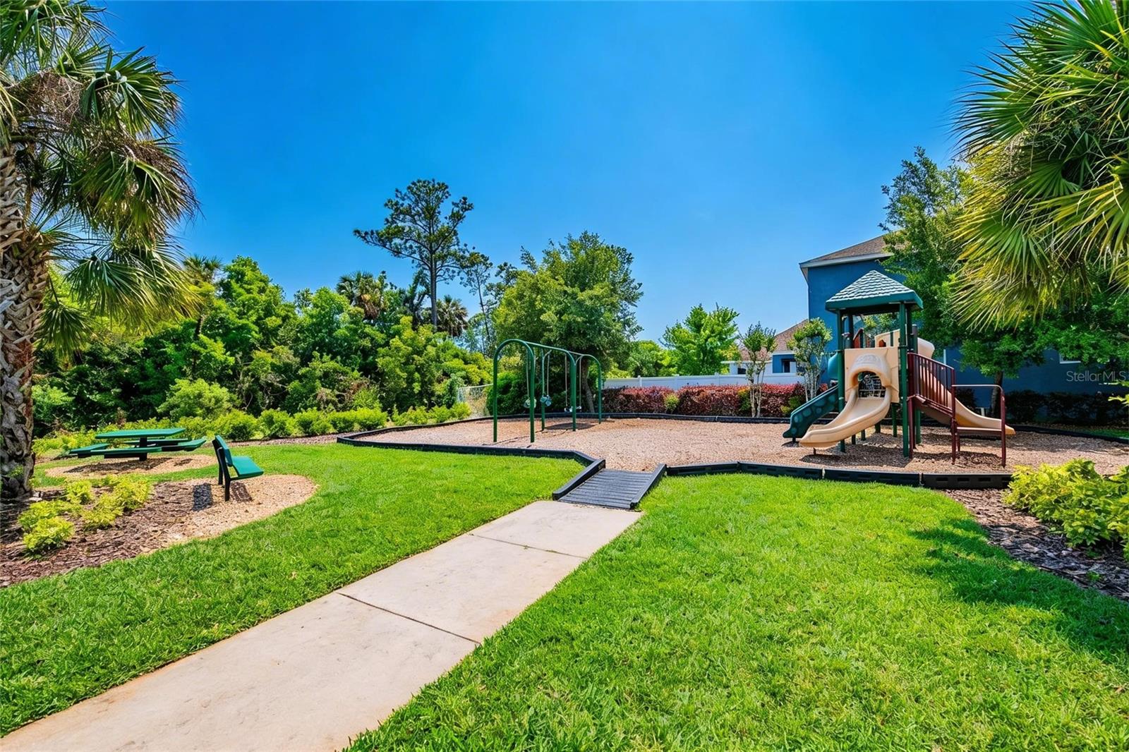 Listing photo id 48 for 8115 Champions Forest Way