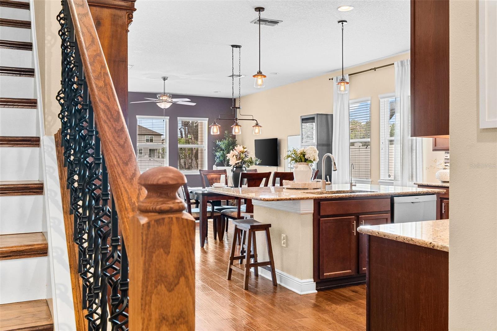 Listing photo id 4 for 8115 Champions Forest Way