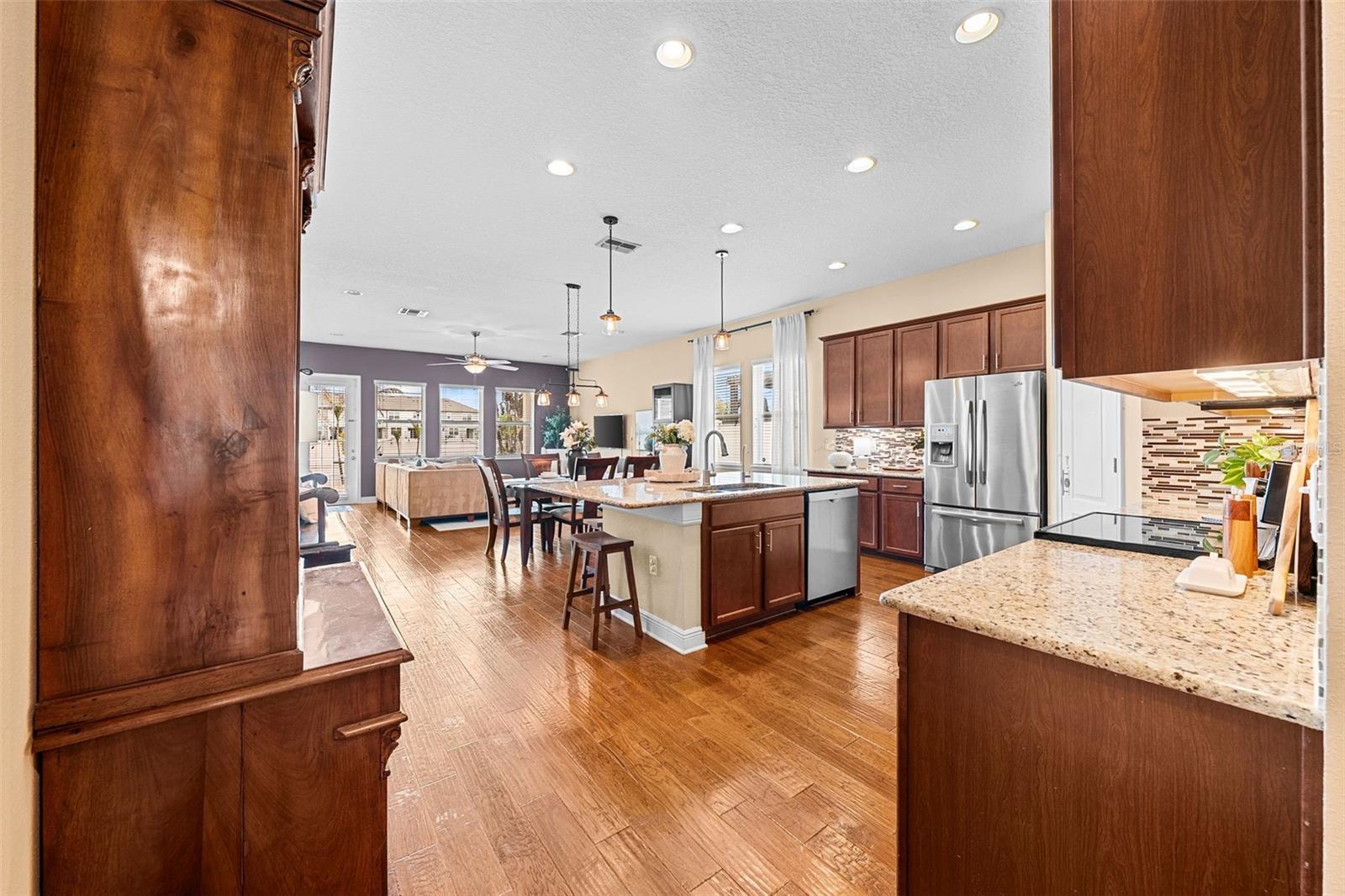 Listing photo id 7 for 8115 Champions Forest Way